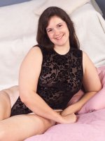 Naughty fun with this bbw hottie as she plays with herself on her bed