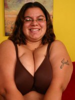 Nerdy brunette plumper Jewelz enjoys a plump black dick stuffed in her mouth and fat pussy
