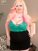 Busty Blonde Beauty - Suzumi Wilder - BBW