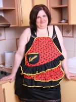 Teenage plumper demonstrates her curves in kitchen